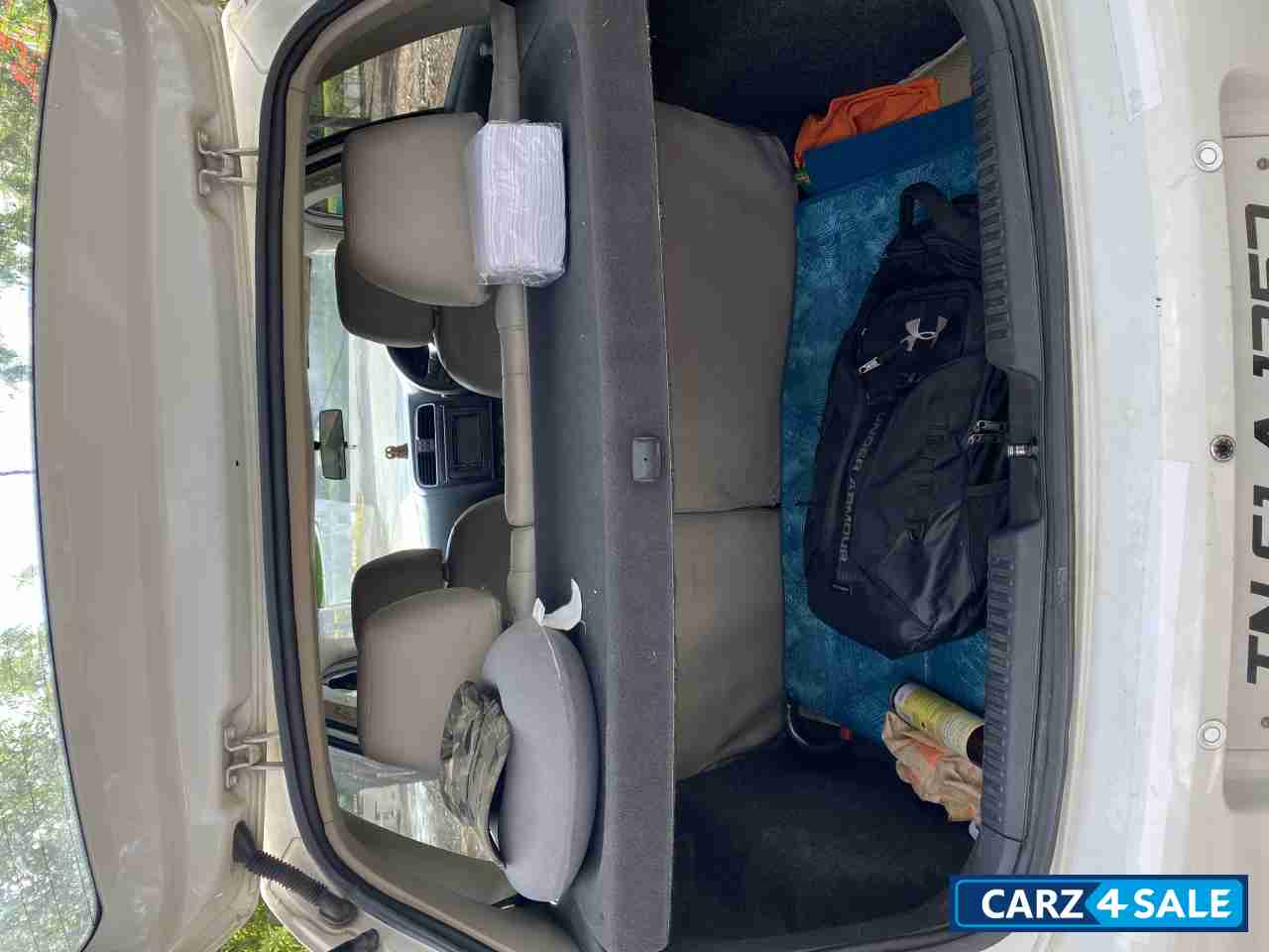 White Volkswagen Polo Highline1.5L D