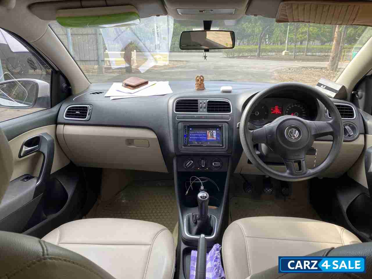 White Volkswagen Polo Highline1.5L D