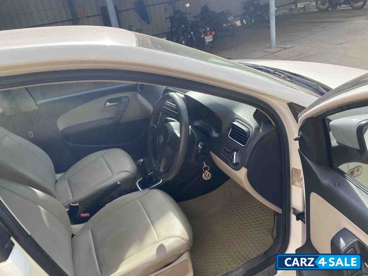 White Volkswagen Polo Highline1.5L D