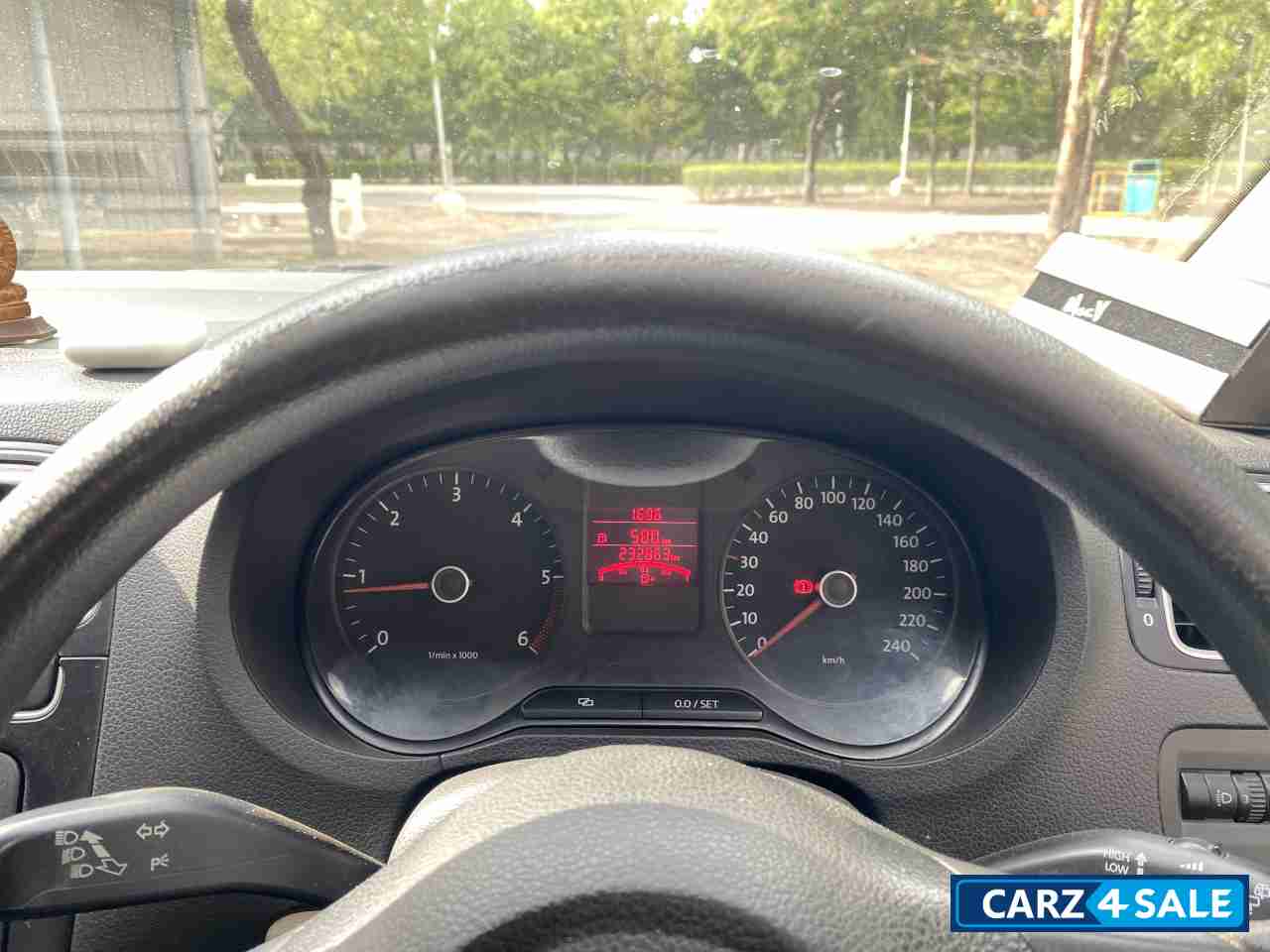 White Volkswagen Polo Highline1.5L D