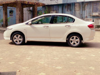 White Honda City V AT