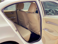 White Honda City V AT