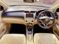 White Honda City V AT