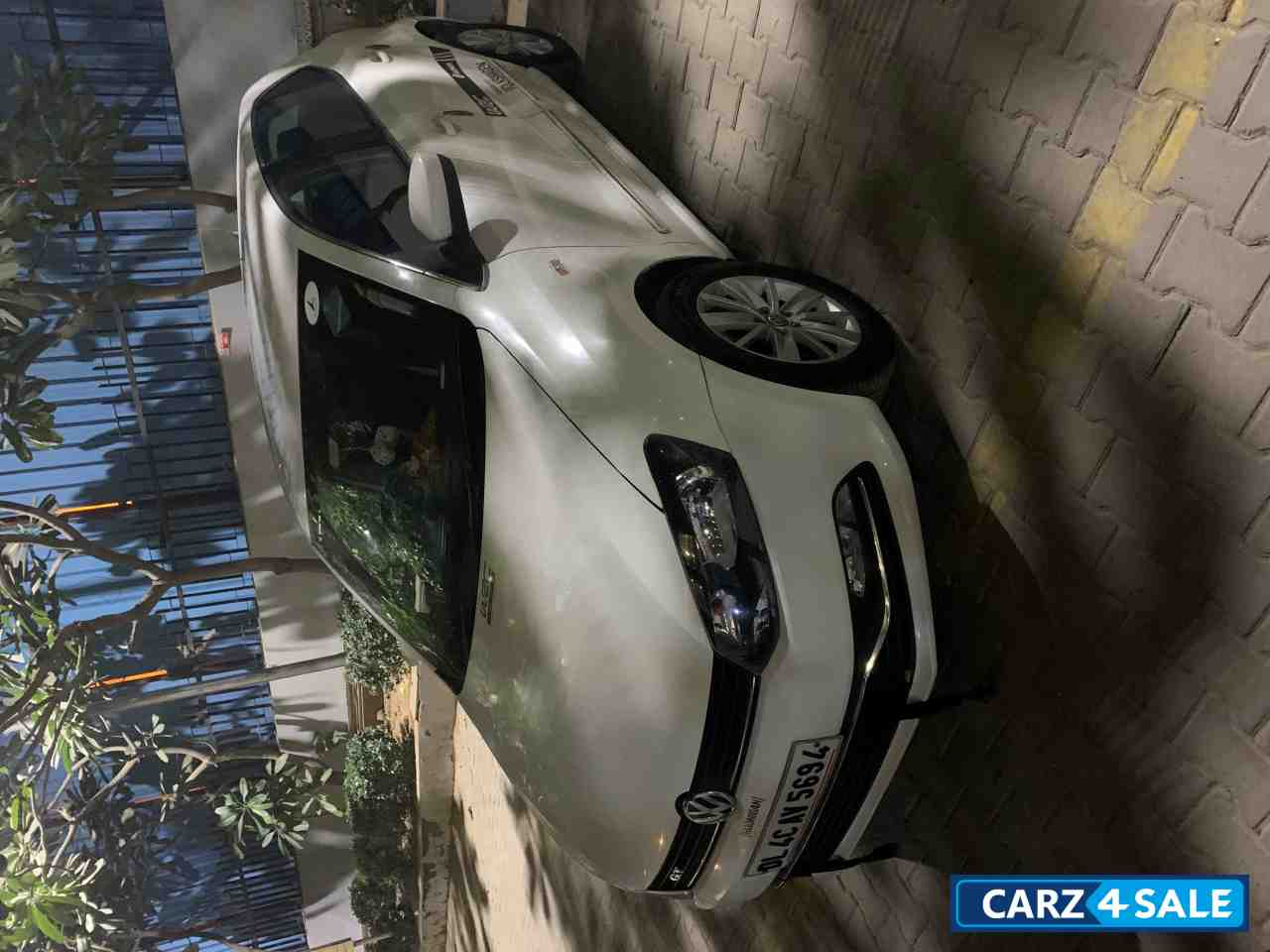 Candy White Volkswagen Polo Highline1.2L P