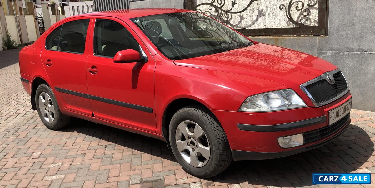 Red Skoda Laura Ambiente 1.9 TDI MT