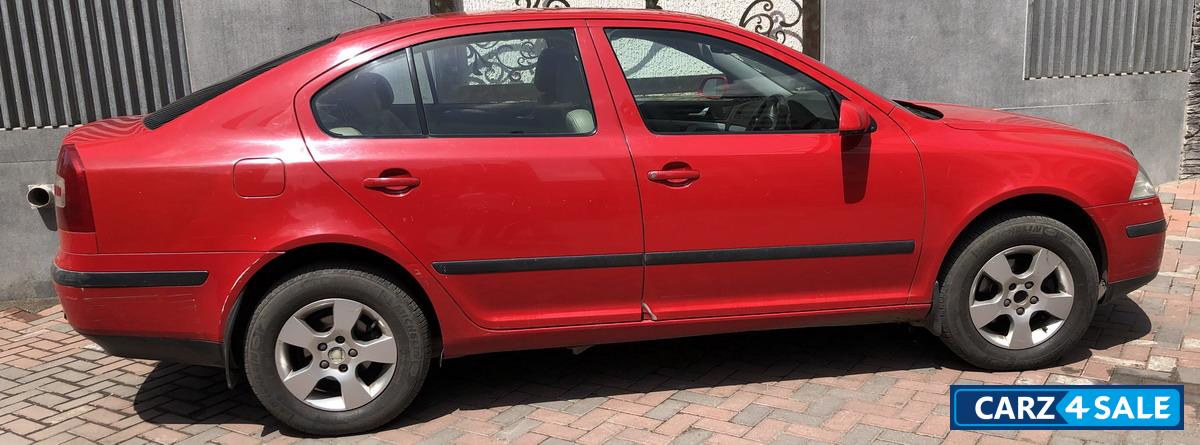 Red Skoda Laura Ambiente 1.9 TDI MT