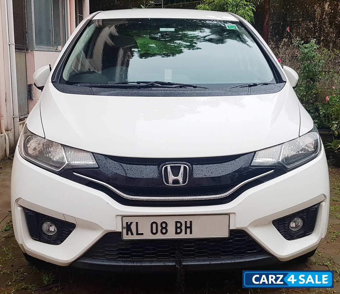 White Honda Jazz VX MT