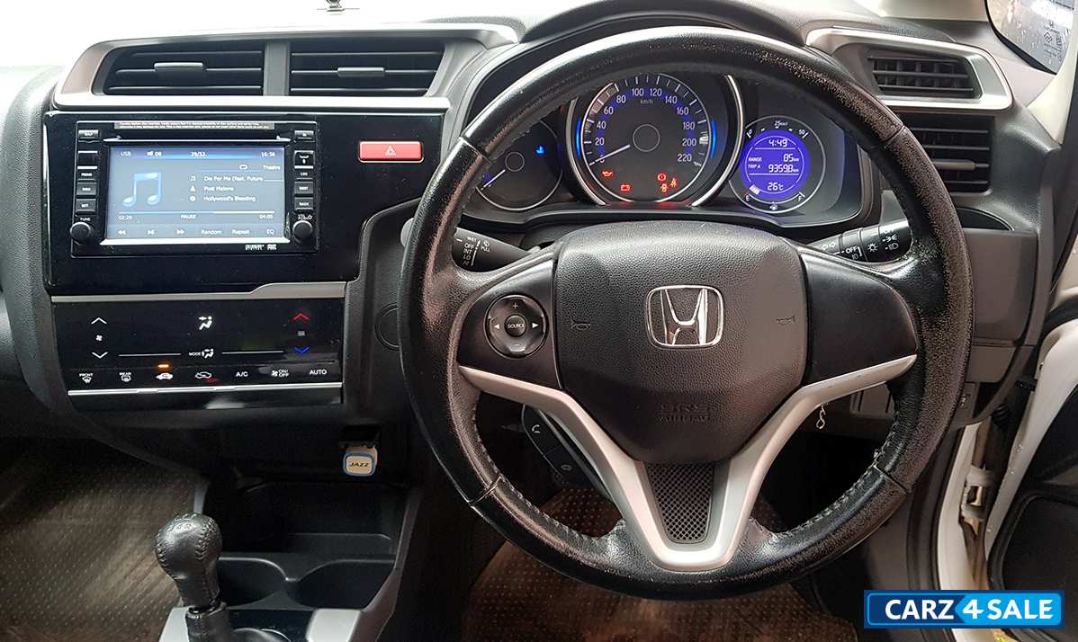 White Honda Jazz VX MT