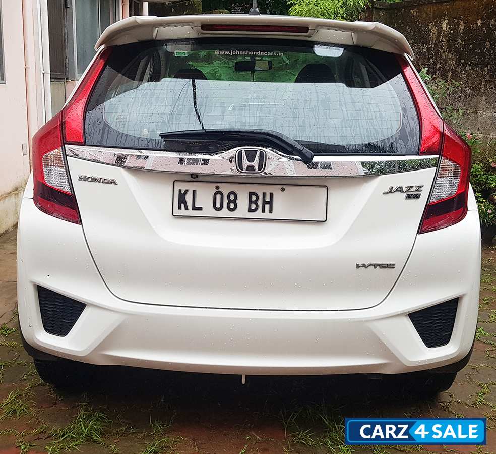 White Honda Jazz VX MT