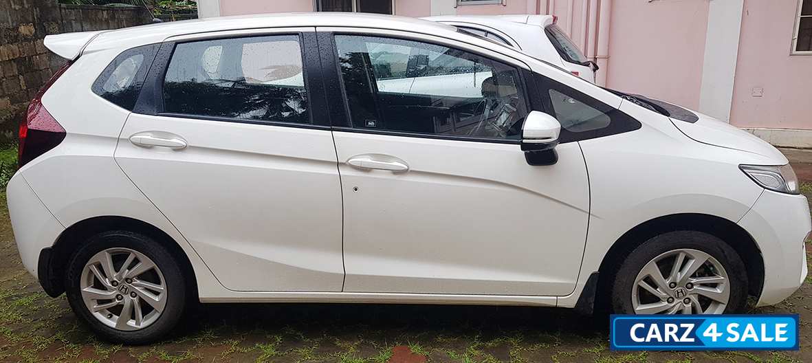 White Honda Jazz VX MT