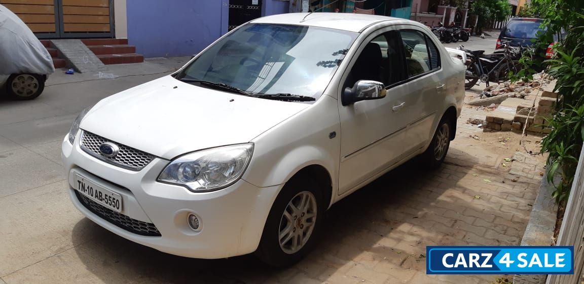 White Ford Fiesta SXi 1.6