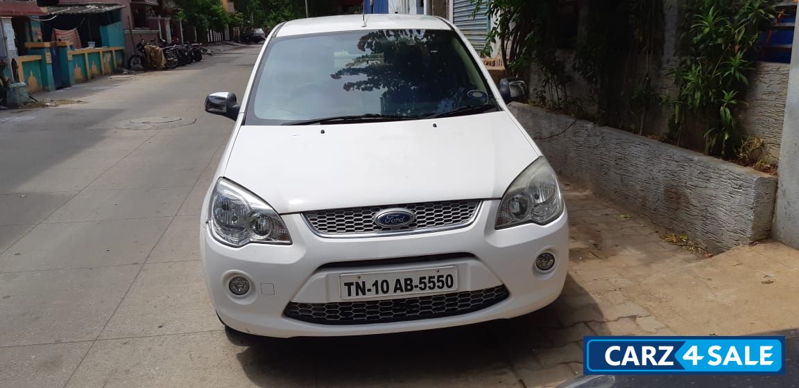 White Ford Fiesta SXi 1.6