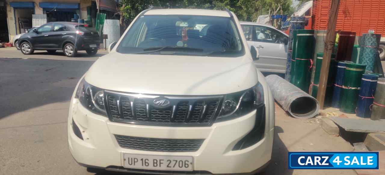 Pearl White Mahindra XUV 500 W6 2WD