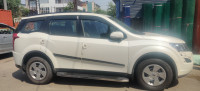 Pearl White Mahindra XUV 500 W6 2WD