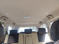 Pearl White Mahindra XUV 500 W6 2WD