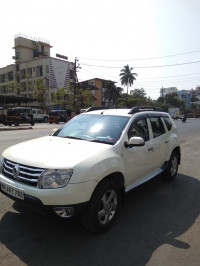 Pearl White Renault Duster 85 PS Diesel RxL