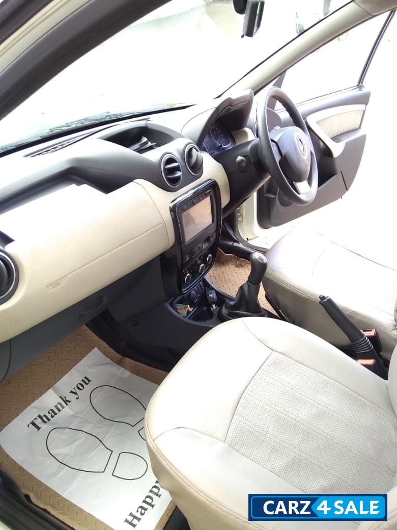 Pearl White Renault Duster 85 PS Diesel RxL