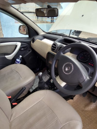 Pearl White Renault Duster 85 PS Diesel RxL