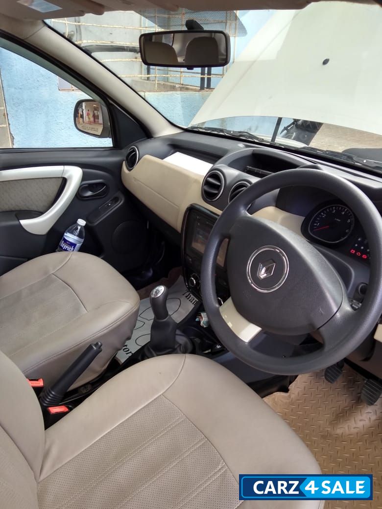 Pearl White Renault Duster 85 PS Diesel RxL