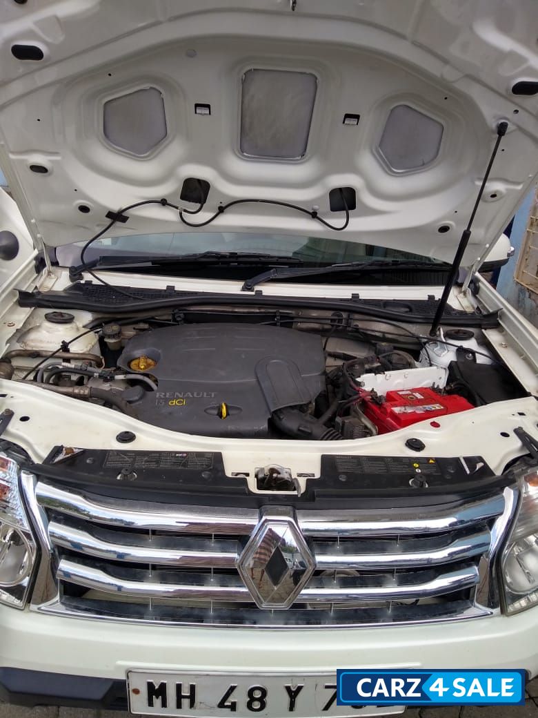 Pearl White Renault Duster 85 PS Diesel RxL
