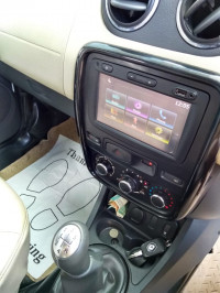 Pearl White Renault Duster 85 PS Diesel RxL