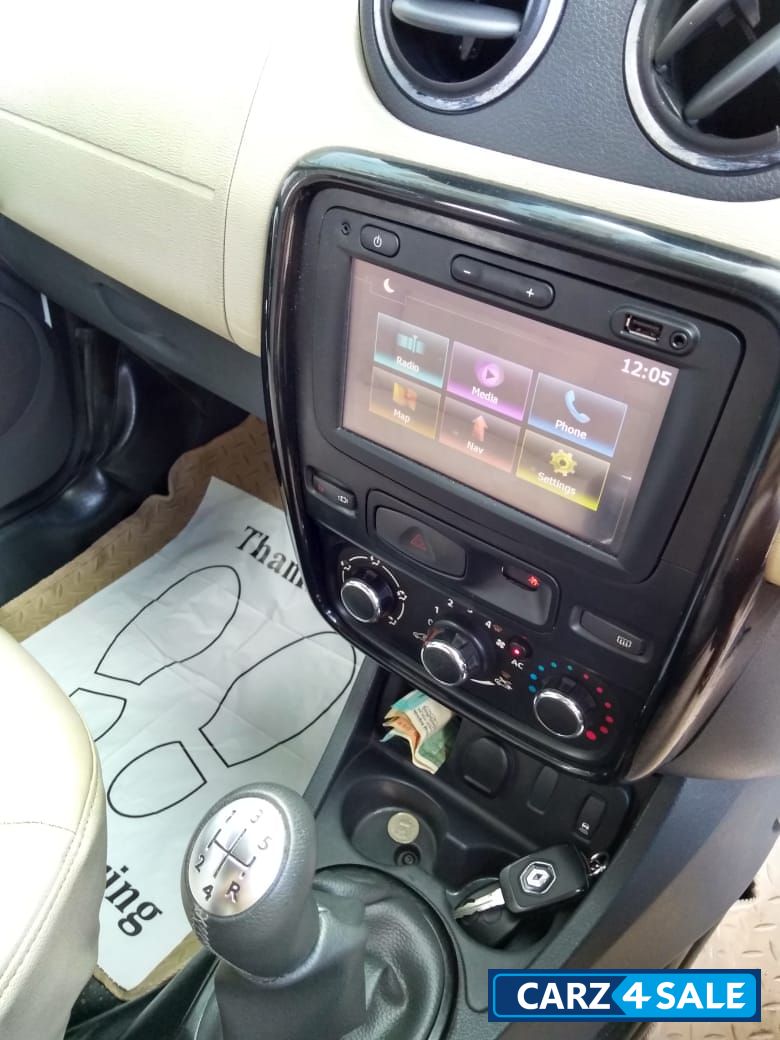 Pearl White Renault Duster 85 PS Diesel RxL