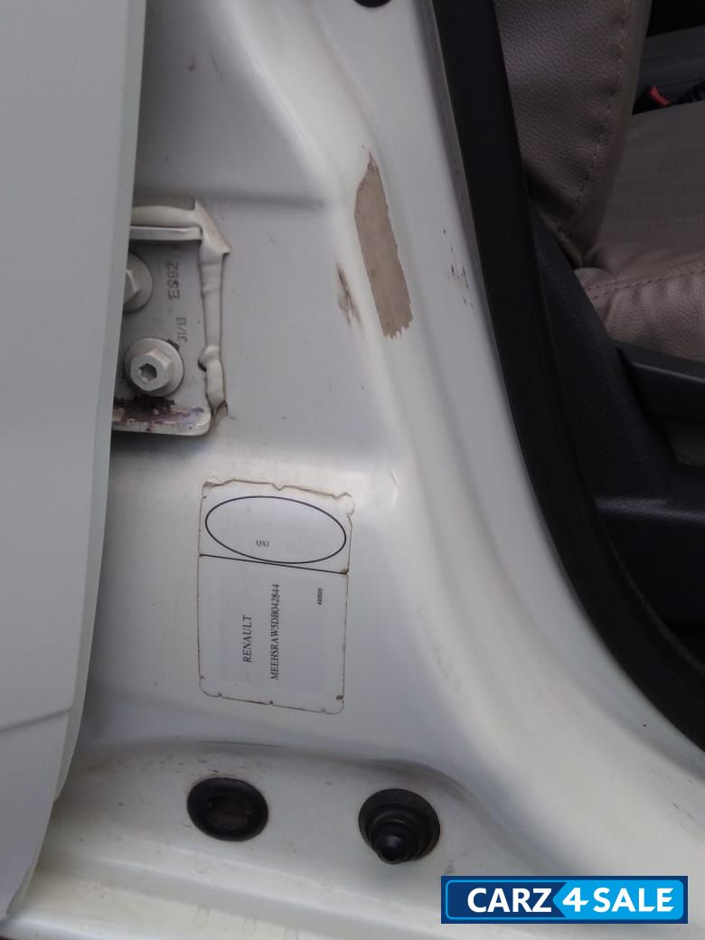 Pearl White Renault Duster 85 PS Diesel RxL