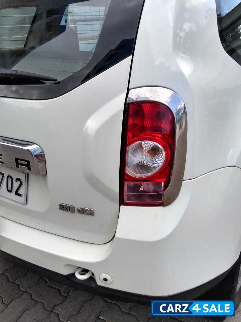 Pearl White Renault Duster 85 PS Diesel RxL