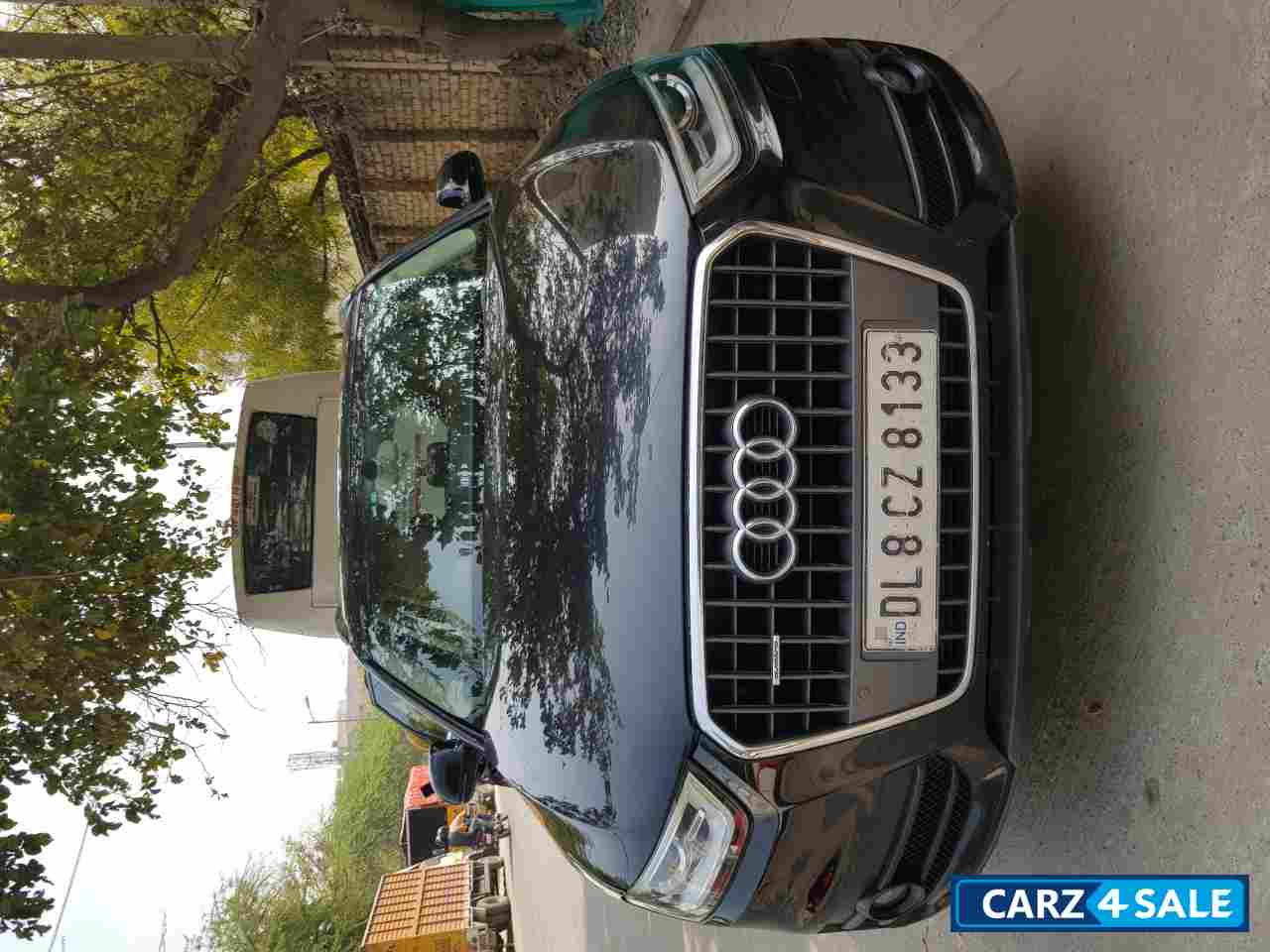 Black Audi Q3 2.0 TDI quattro Premium