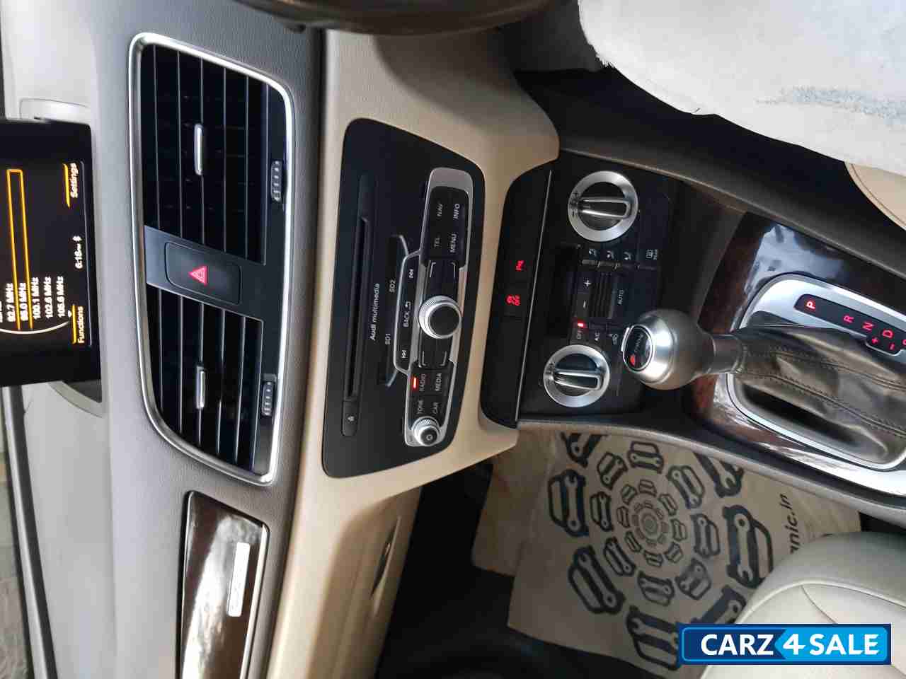 Black Audi Q3 2.0 TDI quattro Premium