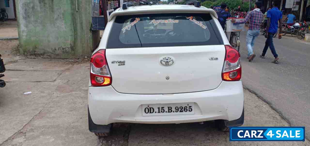 White Toyota Etios Liva GD White Toyota Etios Liva GD