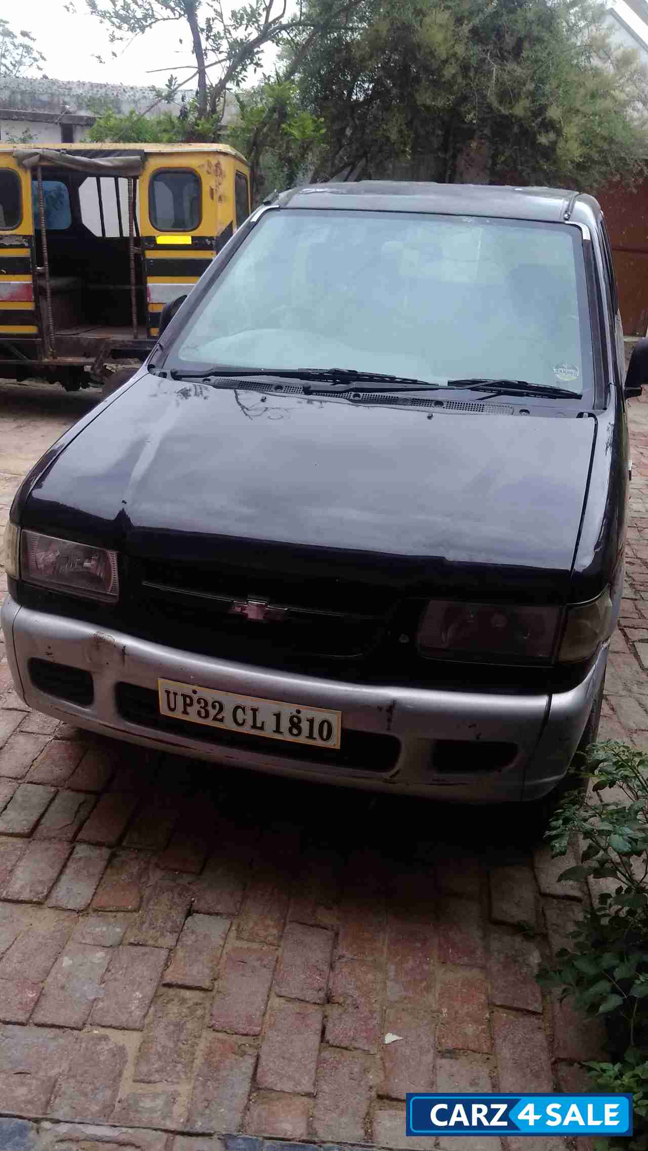 Black Chevrolet Tavera Chevrolet Tavera Neo max 10 seaters