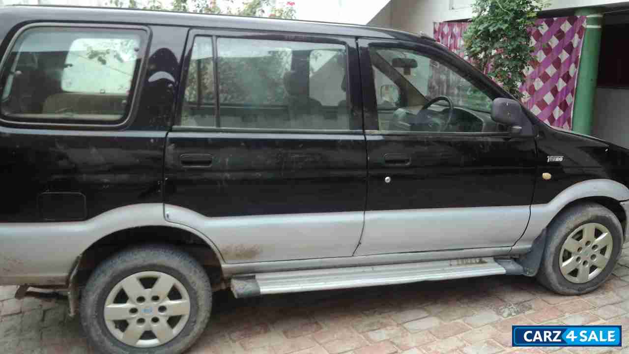 Black Chevrolet Tavera Chevrolet Tavera Neo max 10 seaters