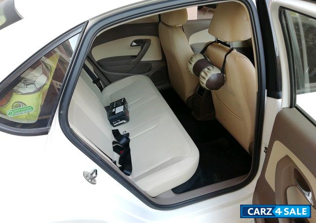 White Skoda Rapid 1.6 MPI Ambition MT