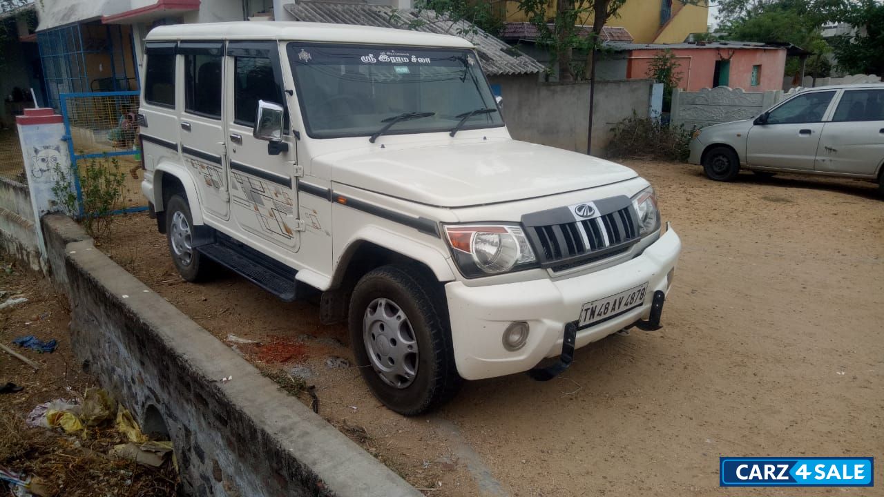 Pearl White Mahindra Bolero ZLX BS III Pearl White Mahindra Bolero ZLX BS III