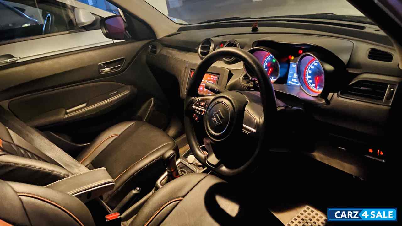 Pearl White Maruti Suzuki Swift VXI