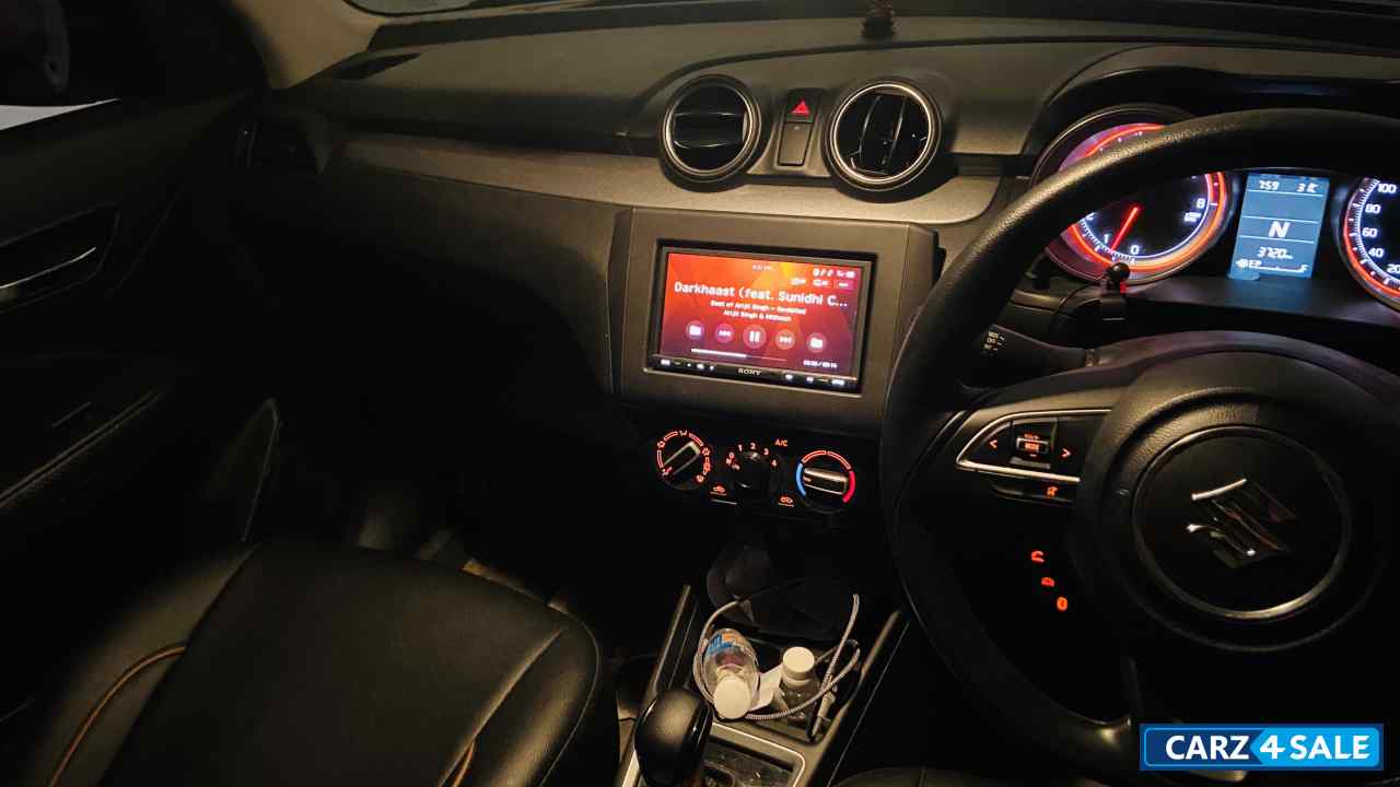 Pearl White Maruti Suzuki Swift VXI