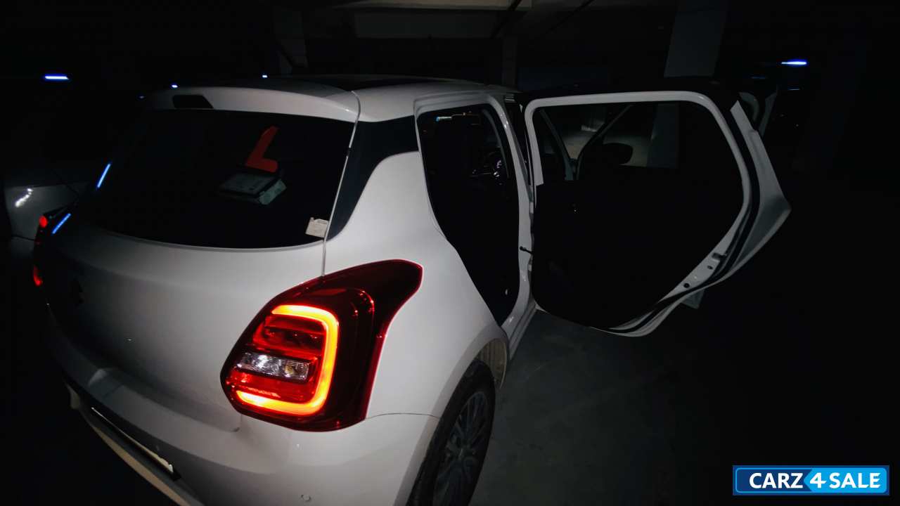 Pearl White Maruti Suzuki Swift VXI