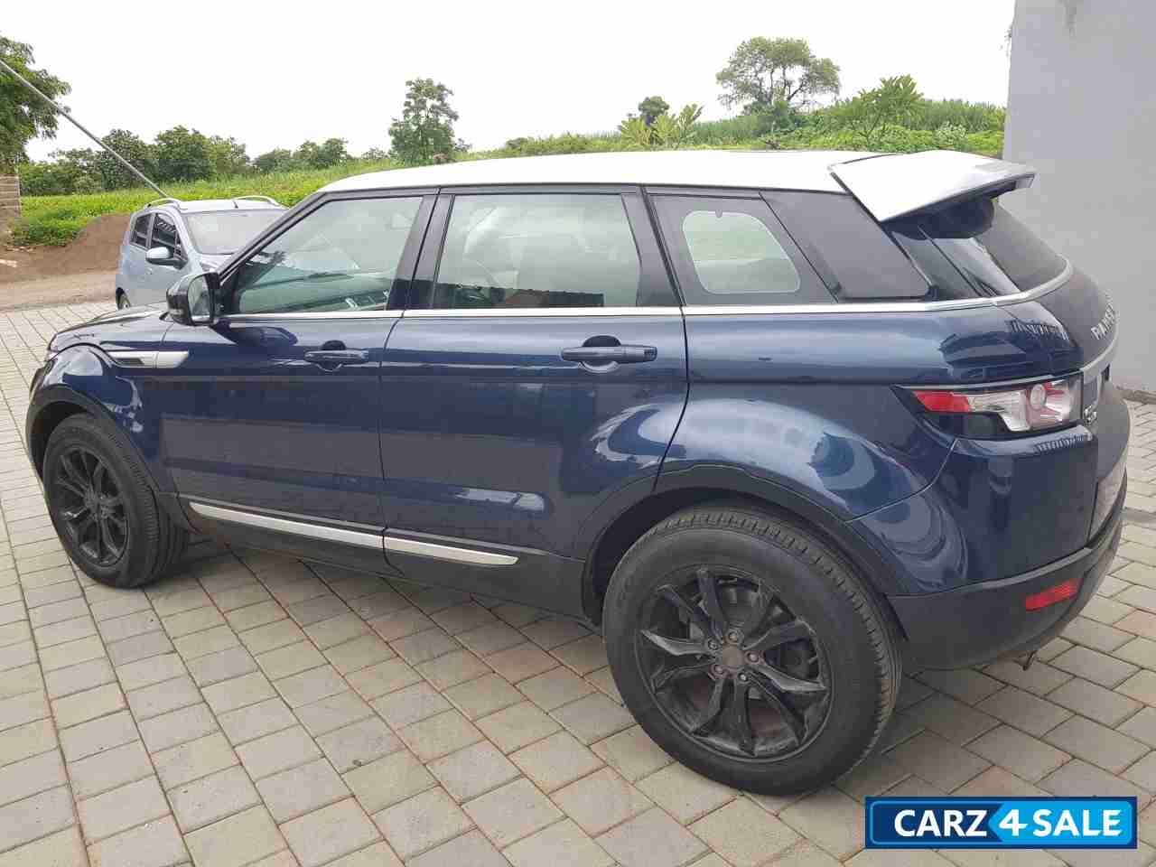 Blue Land Rover Range Rover Evoque Dynamic SD4