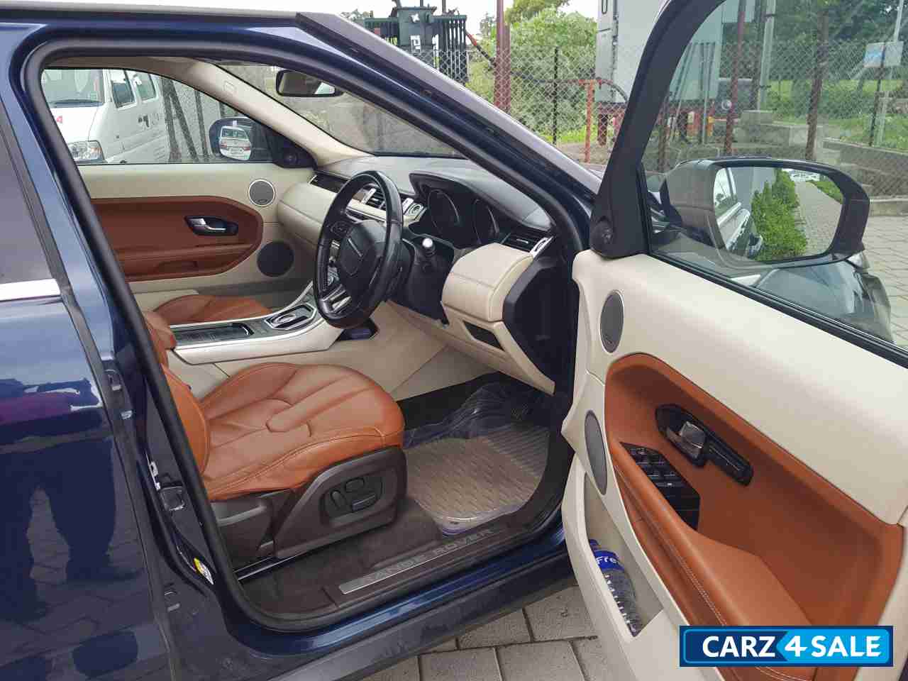 Blue Land Rover Range Rover Evoque Dynamic SD4