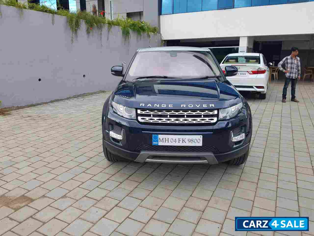 Blue Land Rover Range Rover Evoque Dynamic SD4