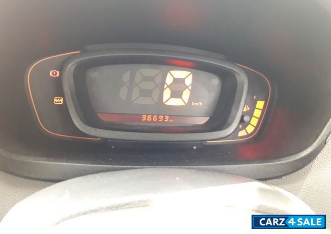 Red Renault Kwid RXT