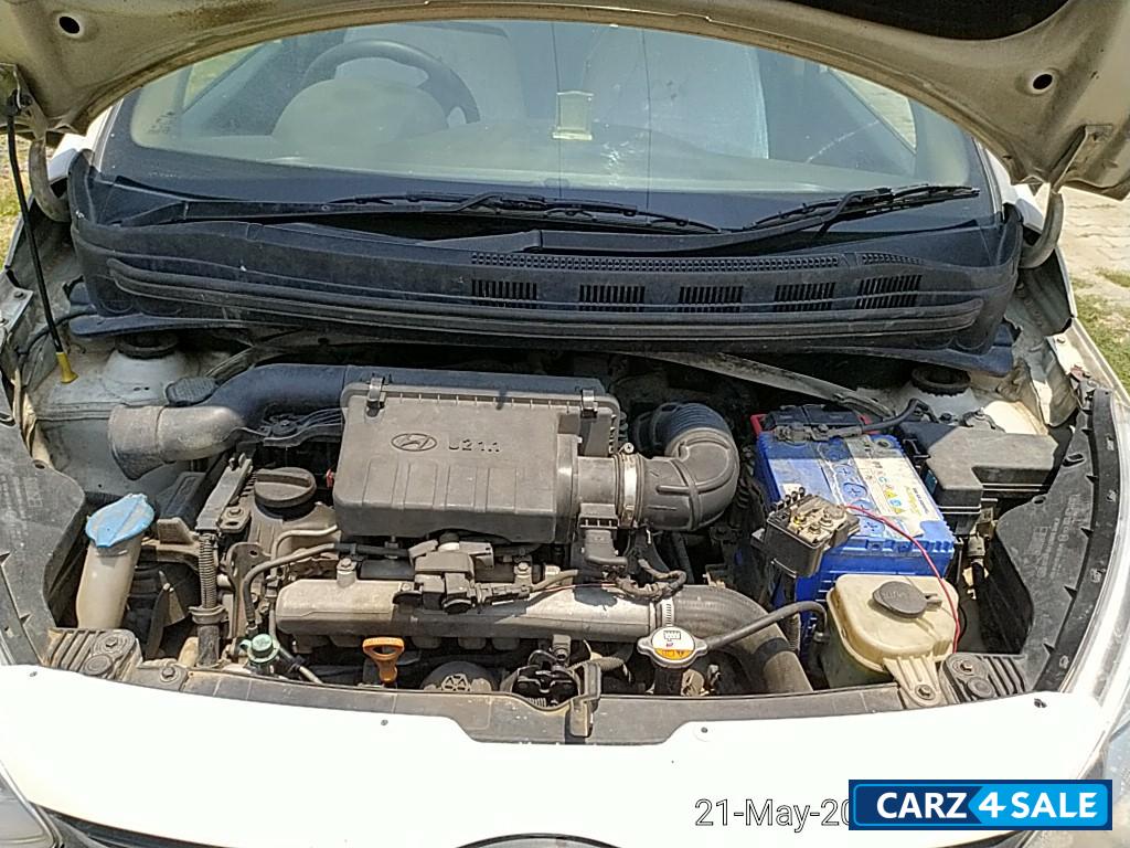 White Hyundai Xcent Diesel