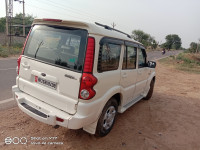 White Mahindra Scorpio Diesel