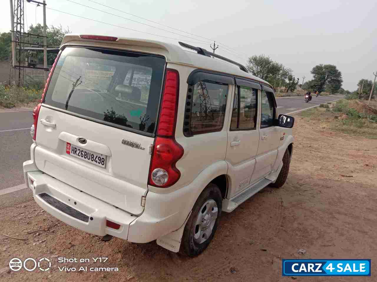 White Mahindra Scorpio Diesel