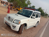 White Mahindra Scorpio Diesel