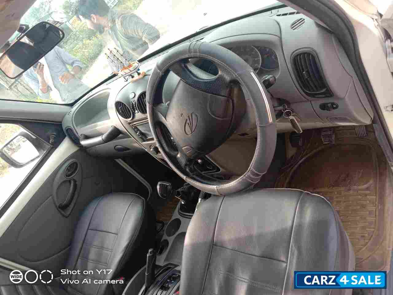 White Mahindra Scorpio Diesel