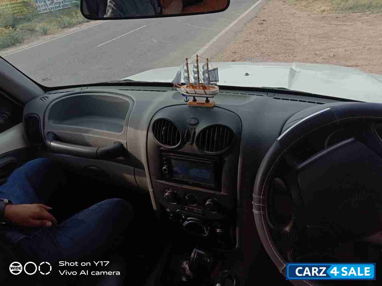 White Mahindra Scorpio Diesel