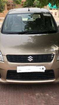 Golden Maruti Suzuki Ertiga ZDI