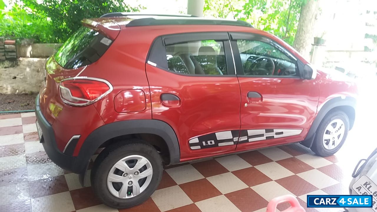 Red Renault Kwid RXT Opt